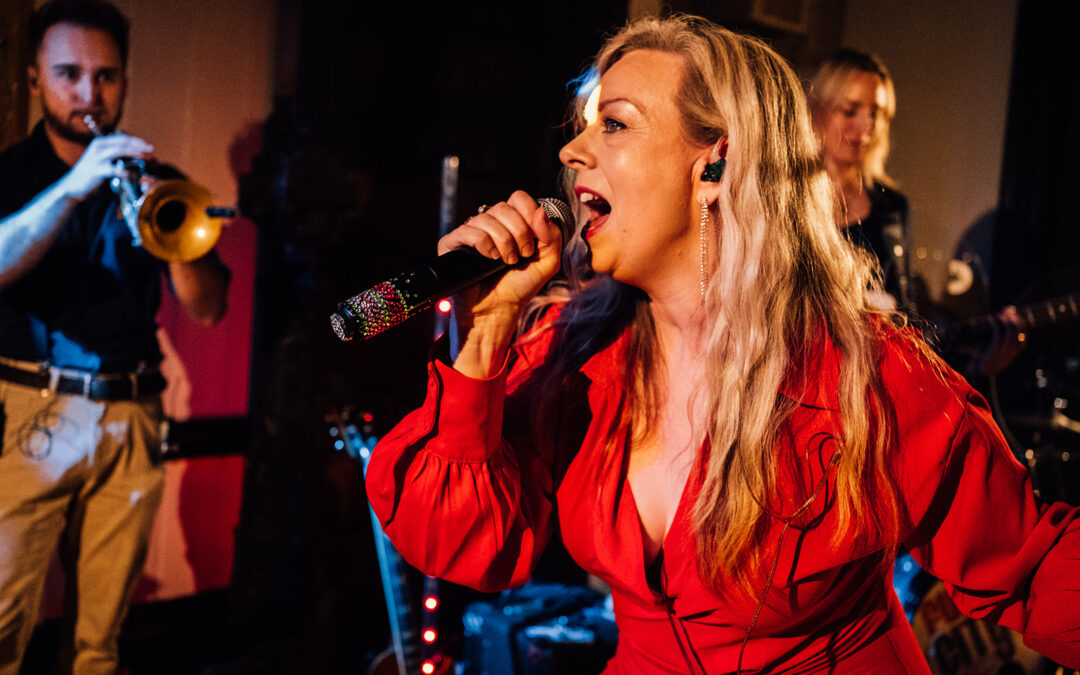How to Choose the Right Party Wedding Band for Your Big Day